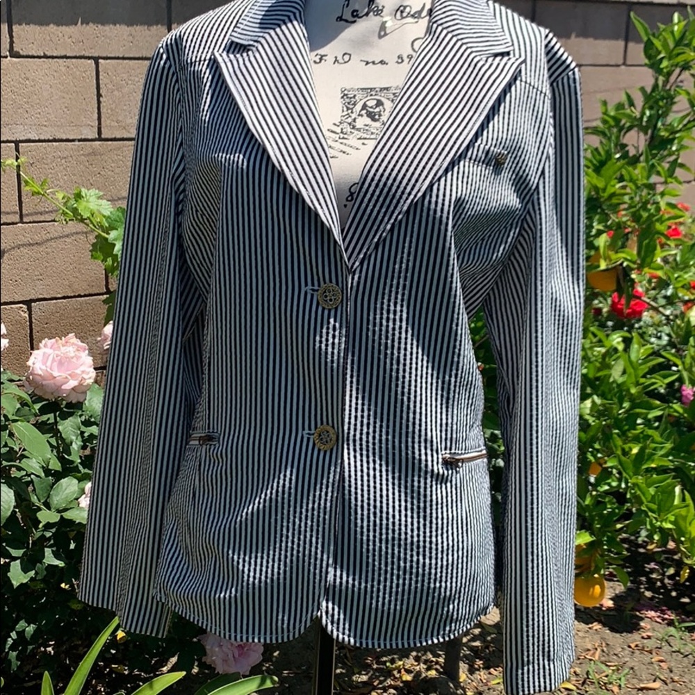 St. John Sport, size XL